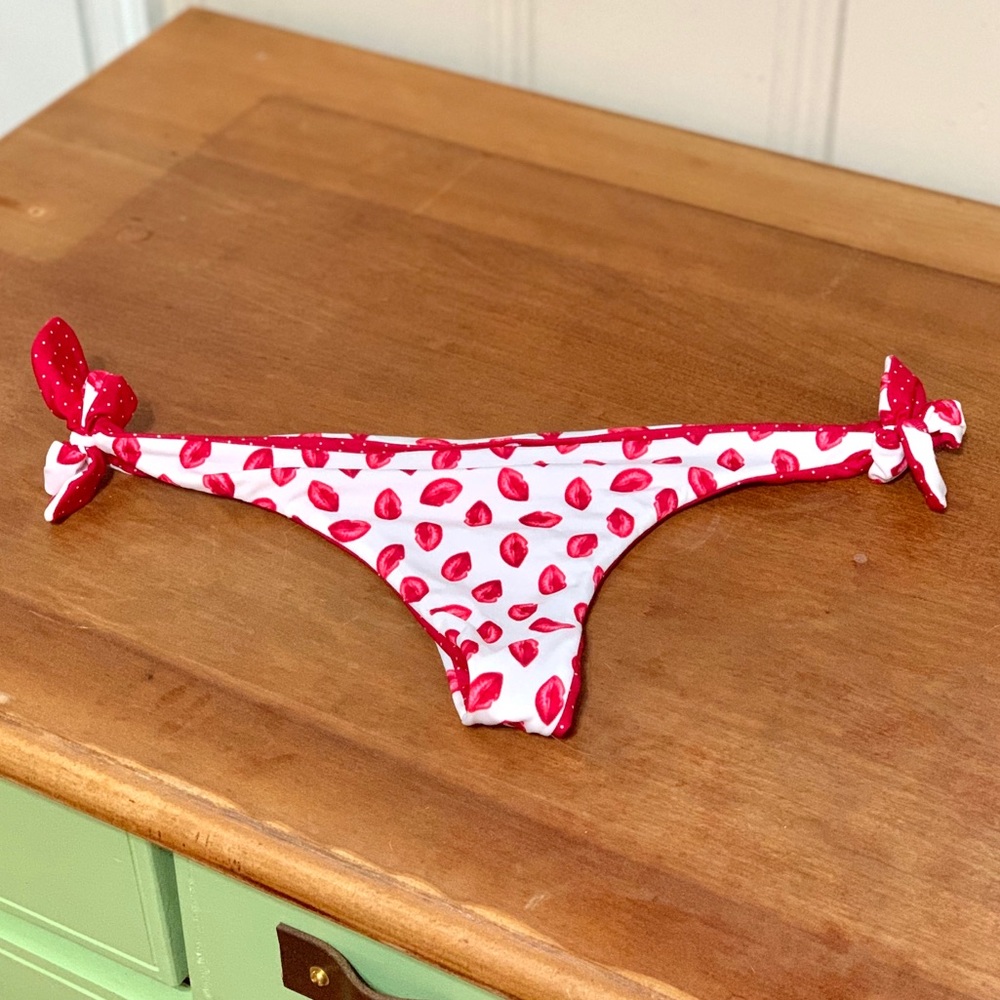 🔥Cheeky Reversible Tie Waist Bikini Bottoms 🔥